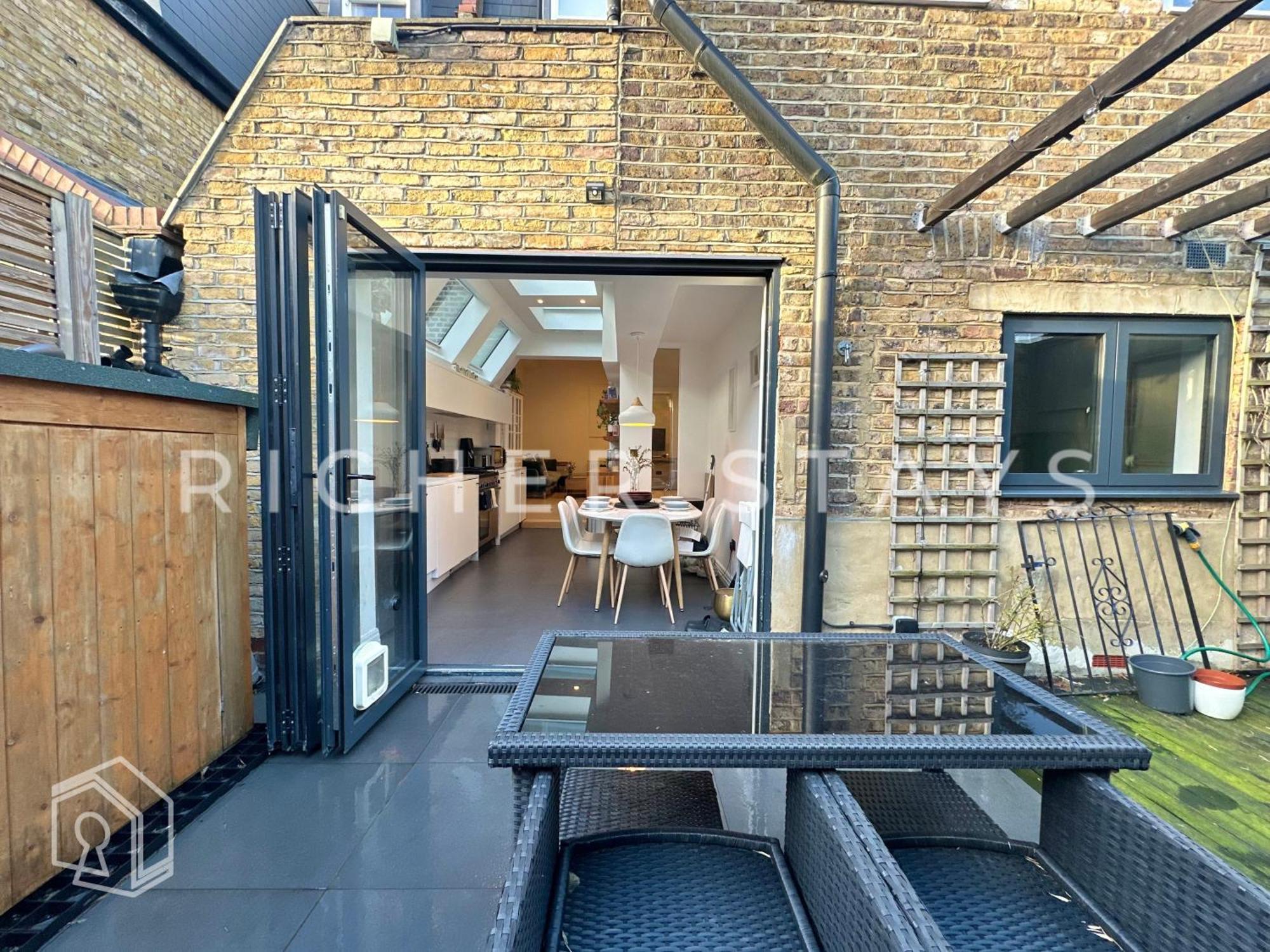 Luxury 2-bedroom Apt, Corporates And Families Apartament *